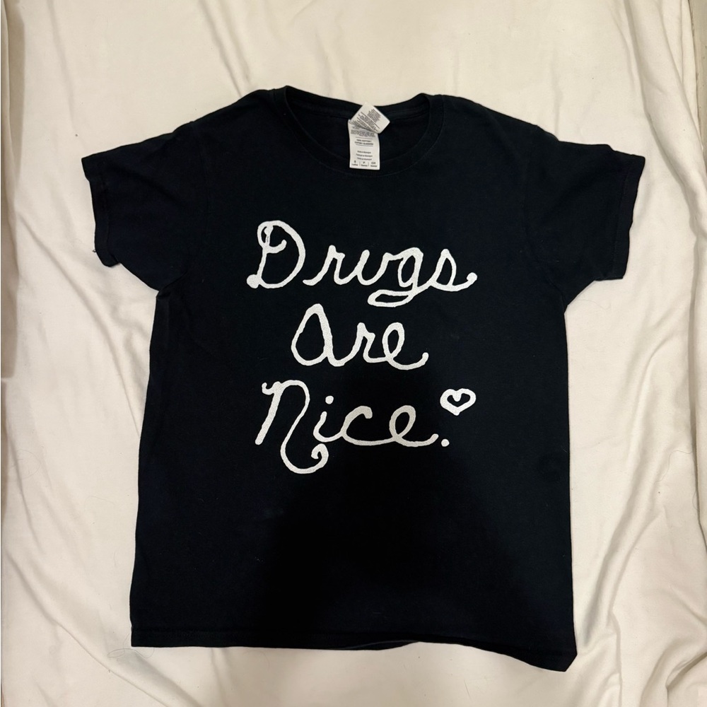 Gildan black ‘Drugs are Nice’ t-shirt